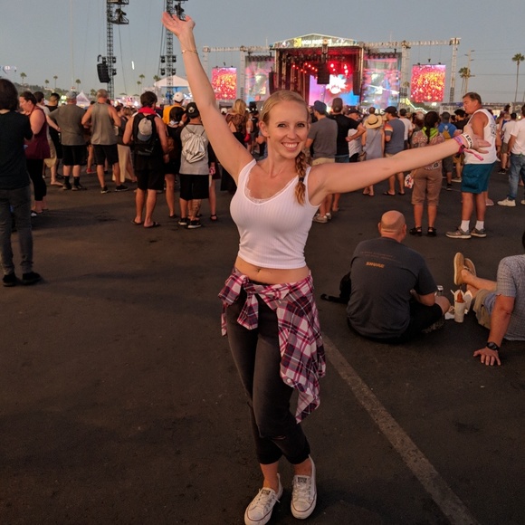 Meet your Posher, Taylor - Picture 2 of 5